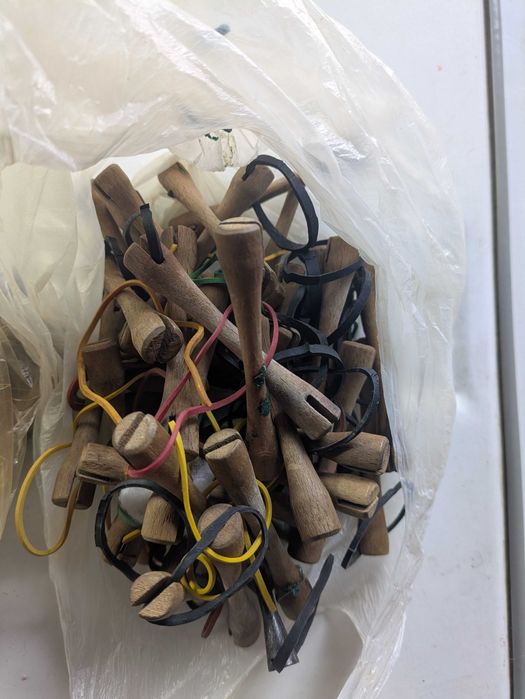 Bigudiuri plastic si lemn vitange