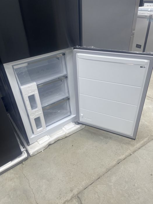 Продам Холодильник BLESK BL-500FXST