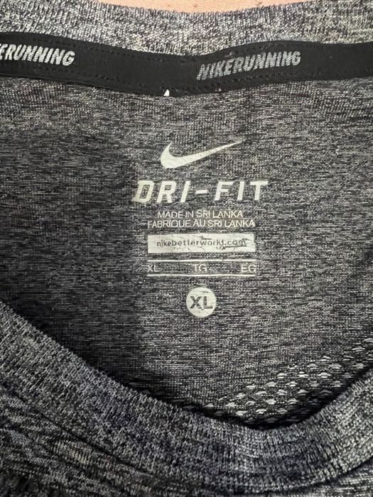 Продавам блуза на Nike подходяща за всякакъв вид спорт.