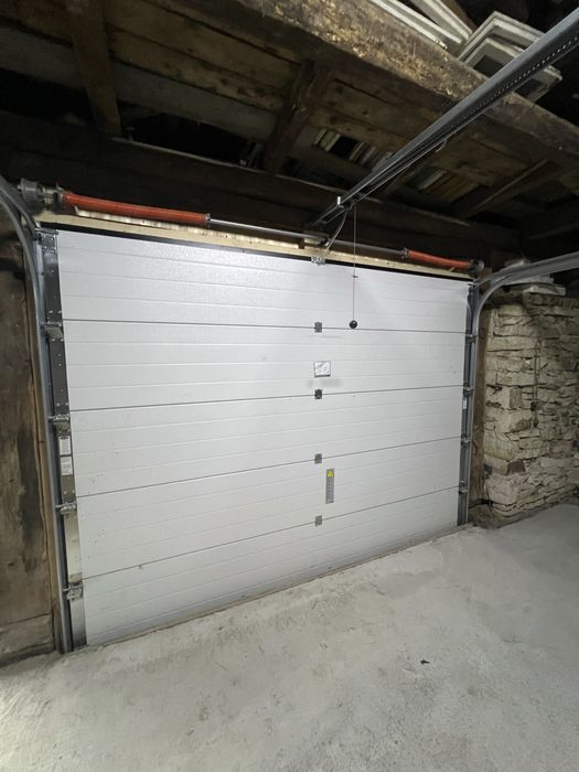 Usa garaj cu telecomanda