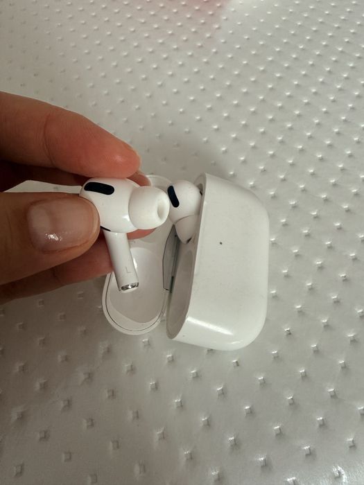 Продам Apple AirPods Pro (оригинал)