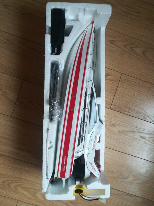 Радиоуправляемая лодка