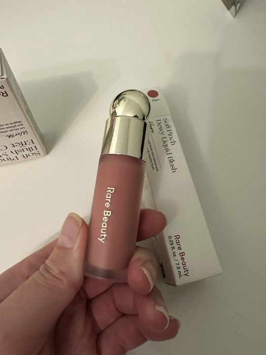 Fenty Beauty и Rare Beauty гримове