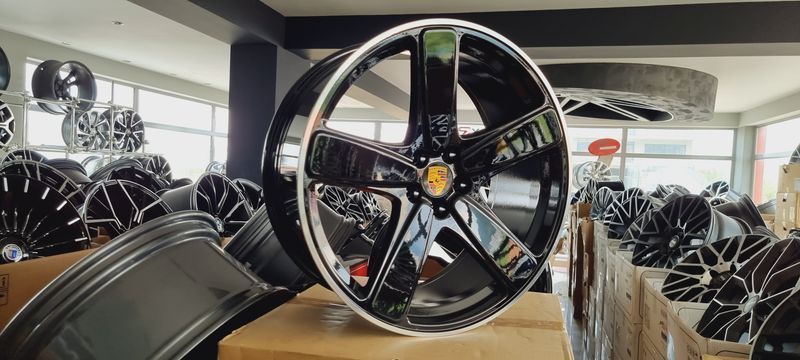 20цола Порше Porsche Panamera 5x130