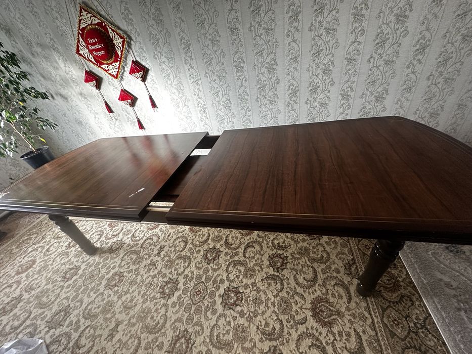 Продам гостевой стол.
