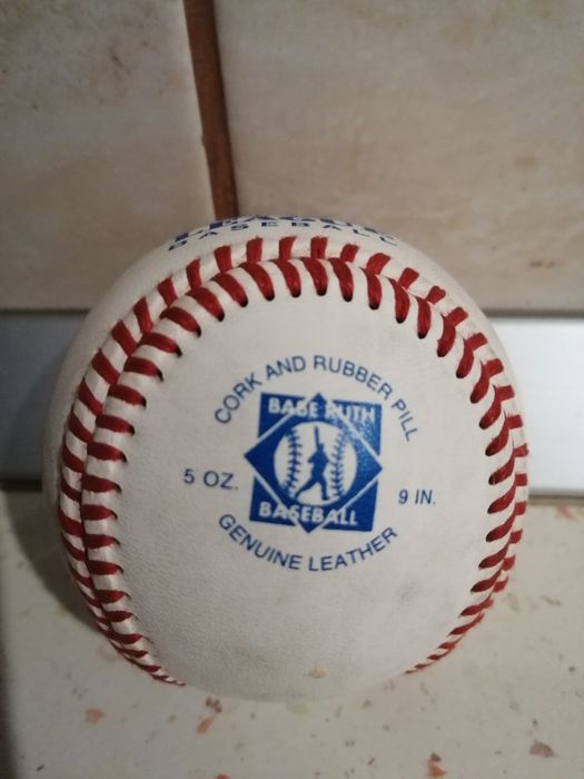 Manusi de baseball și minge oficiala