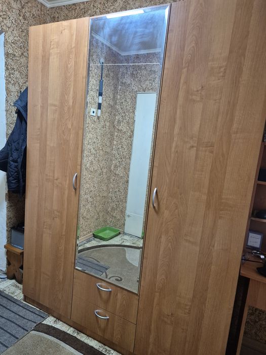 Шкаф -  шифонер.