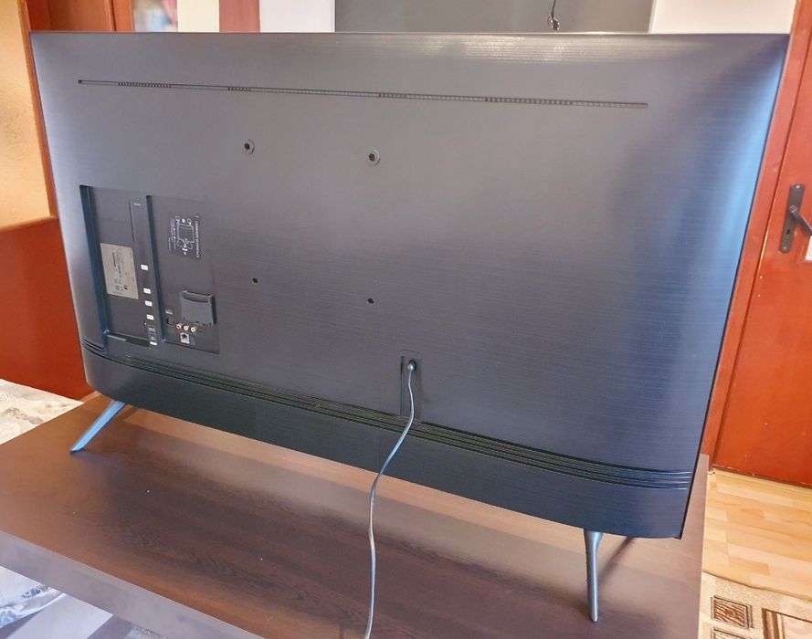 Телевизор - Samsung 50 ИНЧА - QLED - SMART TV - 4K !