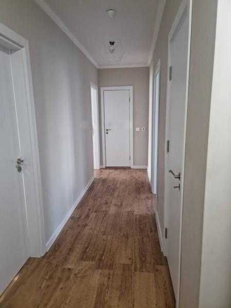 Дава се под наем Тристаен апартамент в Бургас, Братя Миладинови - 120 кв.м за 1020 € - Снимка #4