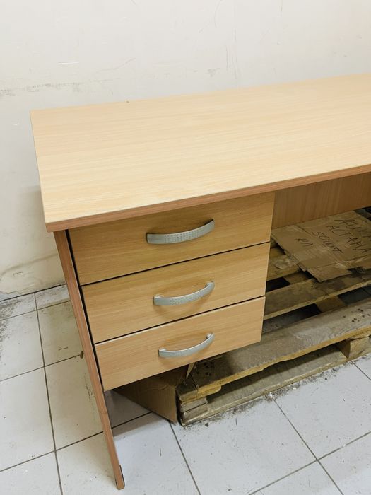 Офисный стол и доска