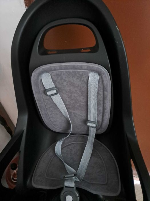 Продавам детско столче за велосипед.