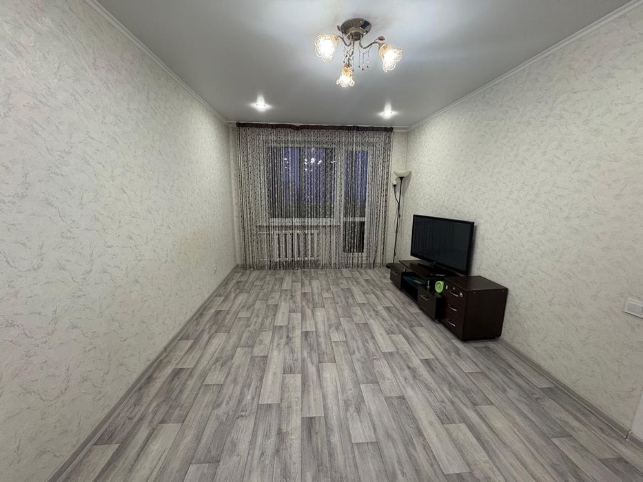 Продам 1 ком квартиру центр .