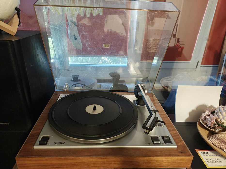 Philips 22 GA 427 + Toshiba SA-220L + Sony TC 188 SD + Boxe Philips