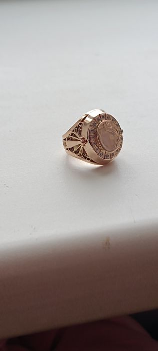 Продам золотую печатку.