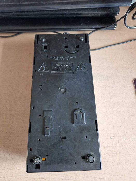 Derulator casete video VHS Kinyo super slim