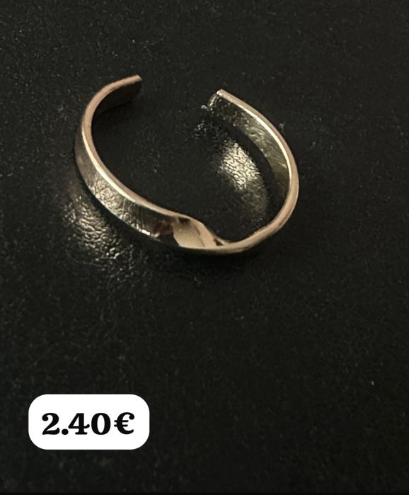 златист цвят гривни!