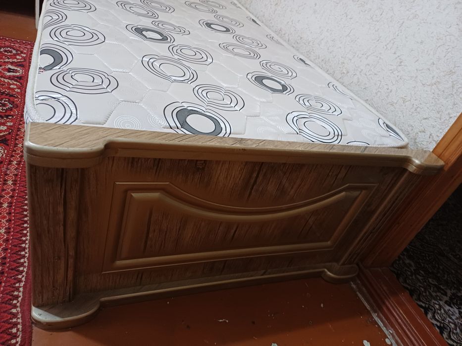 Зудлик билан 1 кишилик диван сотилади