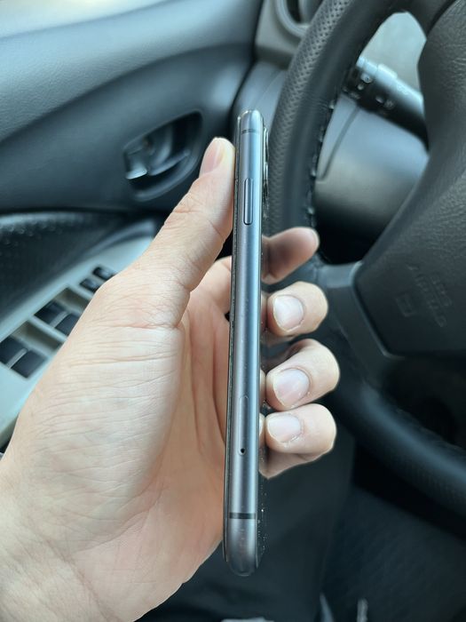 Продам айфон 11