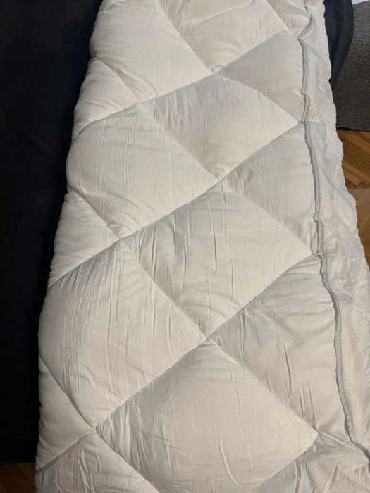 Topper / Protecție saltea matlasată cu elastic 135 x 190 cm – Certificare Oeko -tex, Nou