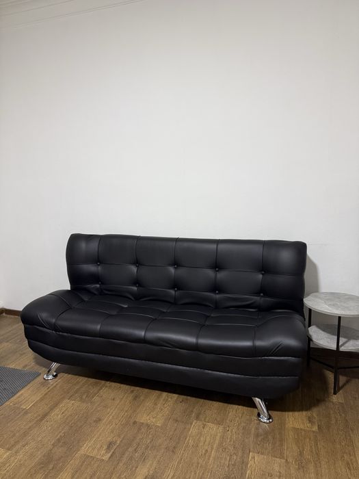 Диван офисный.