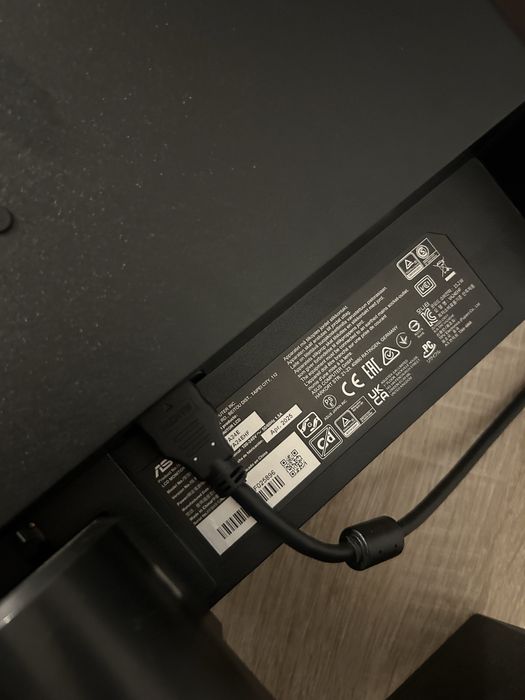 Monitorul asus 27