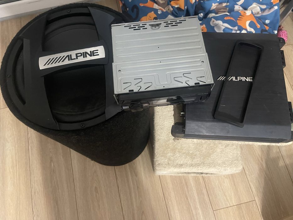 Vand subwoofer cu statie si casetofon