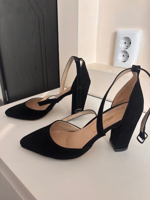 Дамски обувки на ток 38 номер