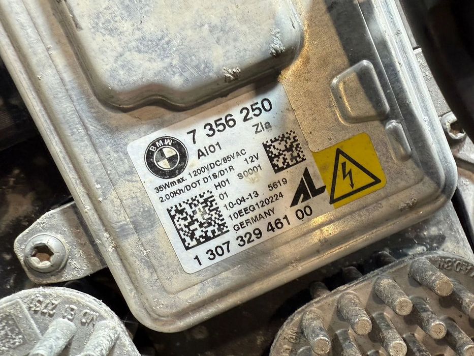 FAR STANGA UK CU LUPA XENON COMPLET CU BLOCURI BMW E93 320D 2013 2.0 DIESEL COD OEM 7356250 / 7263052 / 7263087 / 7239929 / DECAPOTABILĂ (CABRIOLET) 2005-2013