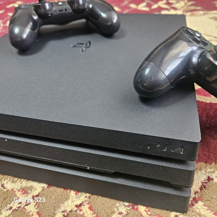 Продам Sony PS 4