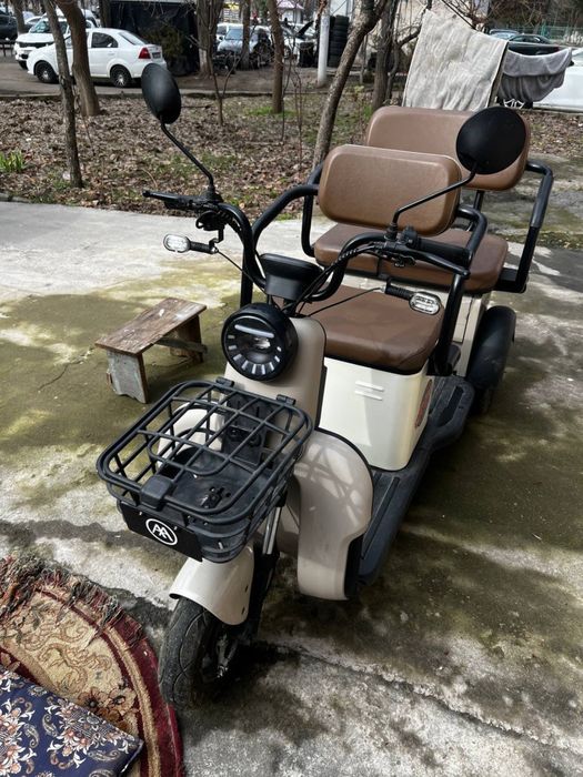 Elektronniy skuter 3 kishilik yarim puliga