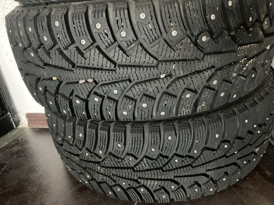 Продам автошины шипованная