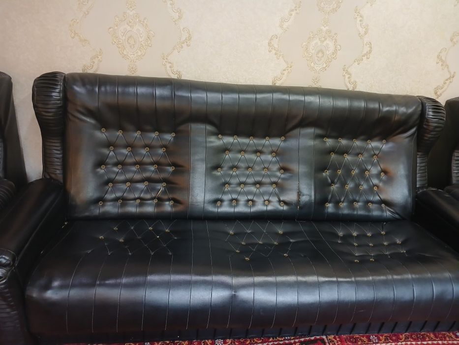 Диван и кресло из кожи