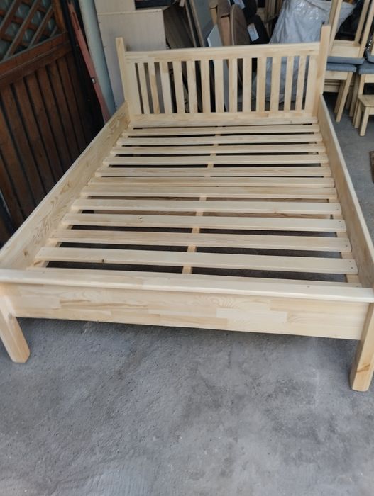 продам кровать из дерева.