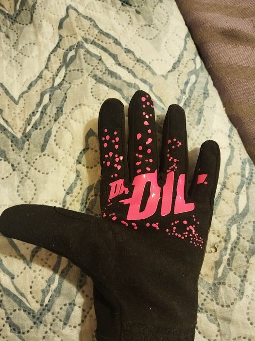 Чисто нови!!! Ръкавици