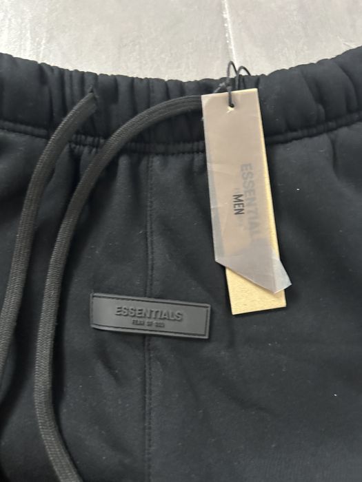 Pantaloni essential
