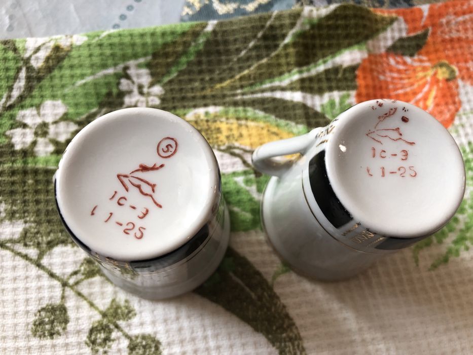 Продаются чайные бокалы и чашки.