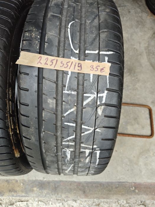 225/35/19 Pirelli P Zero