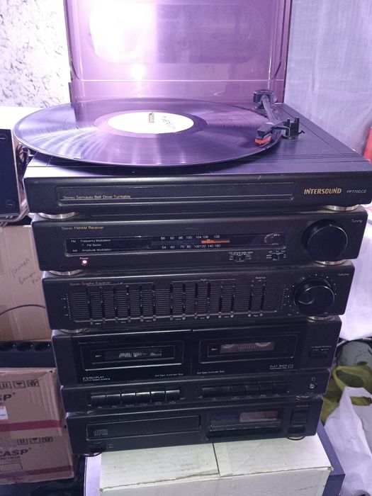 Виниловый музыкальный центр.