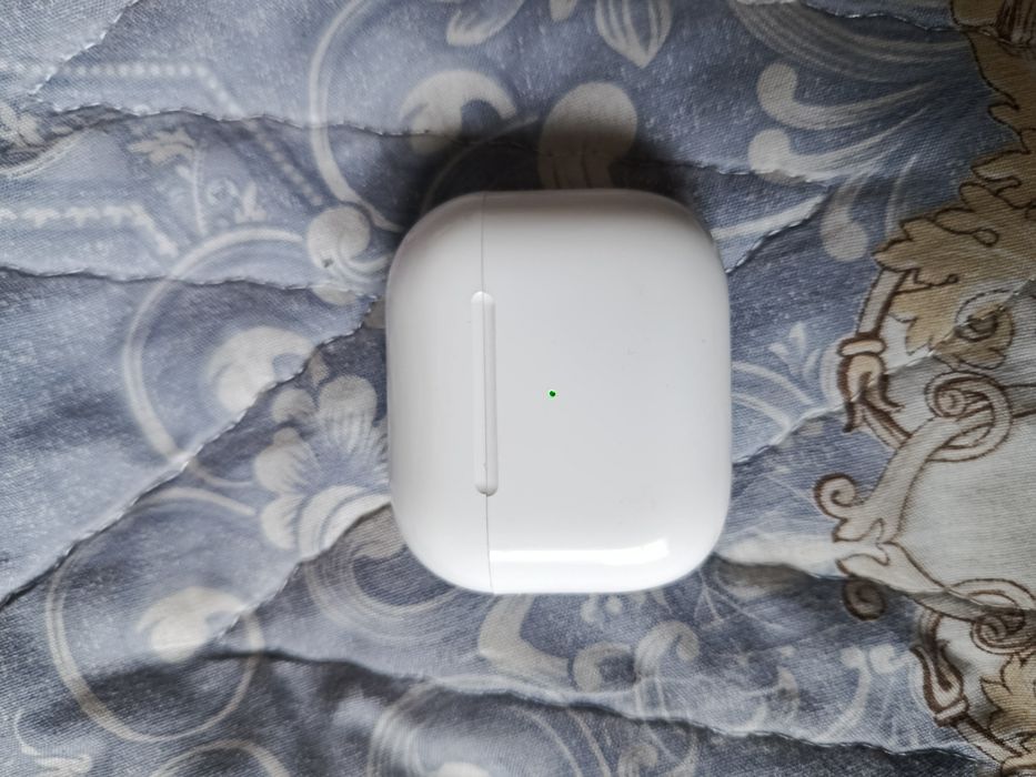 Продам AirPods 3