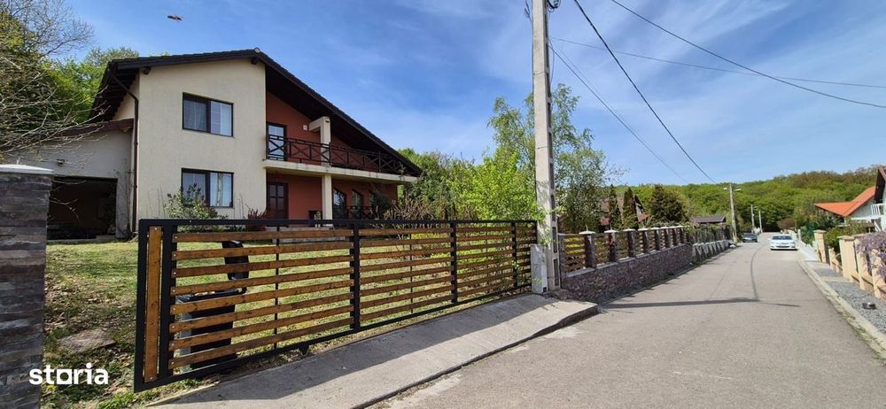 Casa langa padure , cartier privat -Corunca