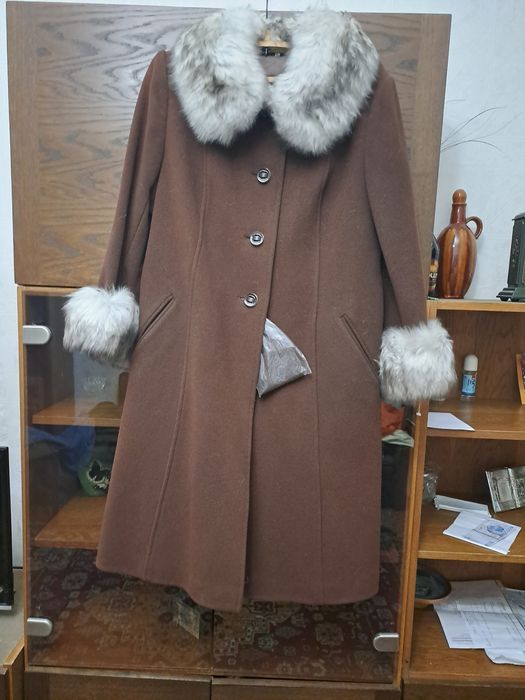 Продаётся новое Австрийской пальто размер 50