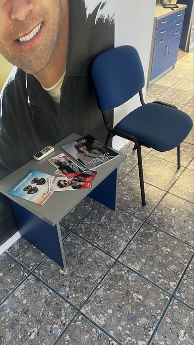 Vand mobilier de tip comercial- magazine, firme