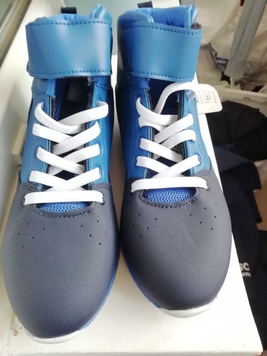 Vând adidași înalți mărime 32