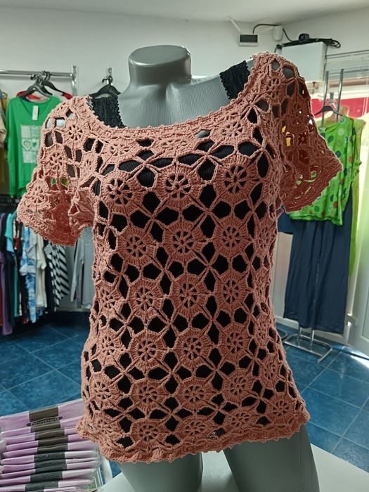 Стил и комфорт-авторски блузи за топлите дни. е