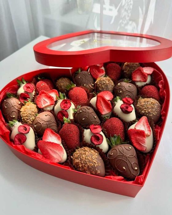 Клубника в шоколаде букеты сладкие подарки доставка цветов РЕД
