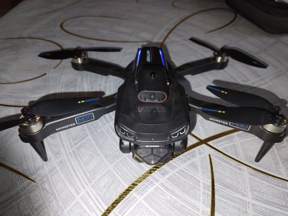 Dron квадрокоптер
