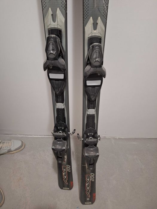 Продавам автомати за ски Rossignol Actys 200