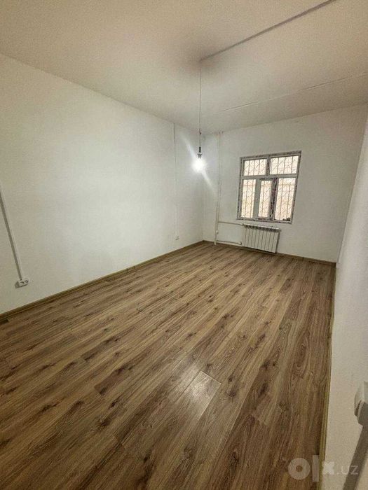 (А) Продаётся квартира под коммерческое помещение.