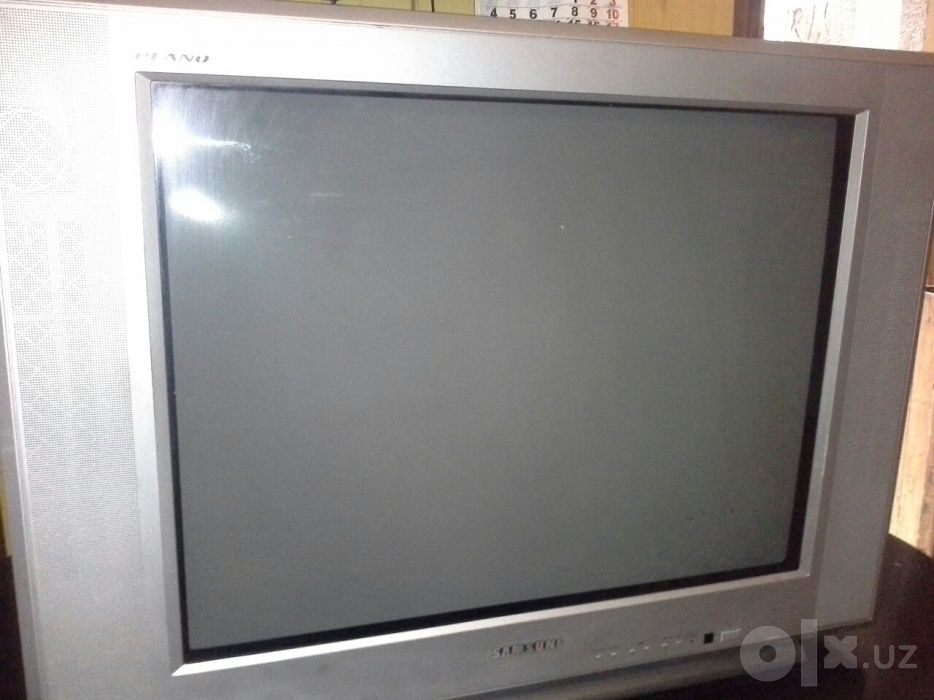 Телевизор samsung со стерео колонками( мощные)