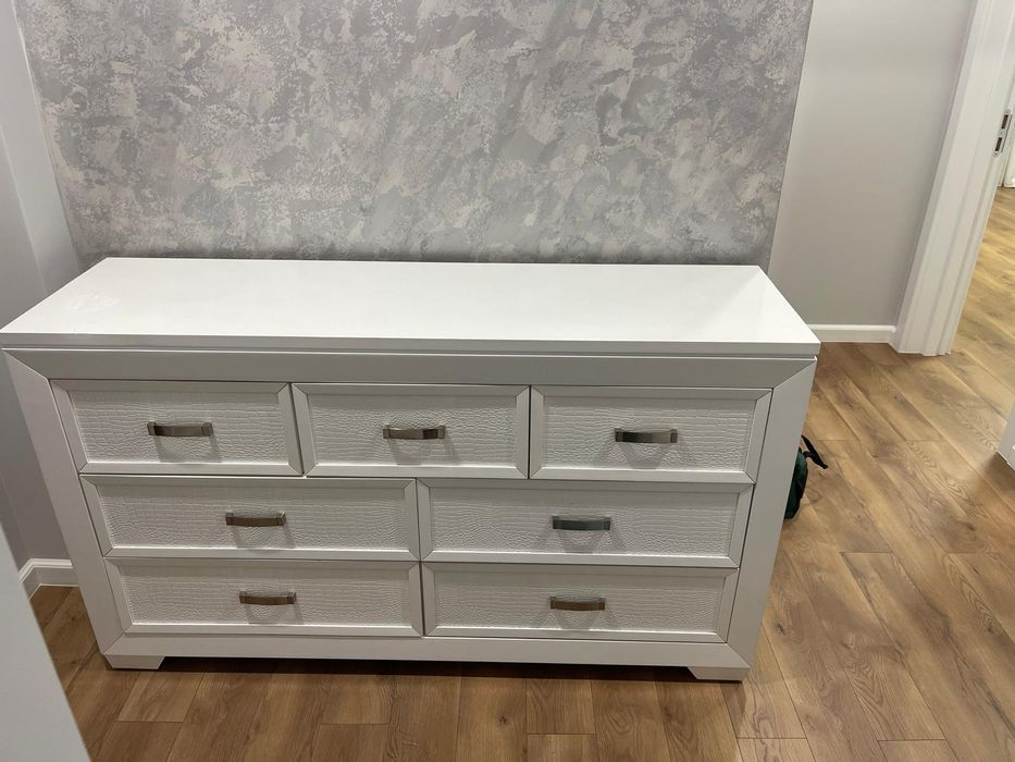 Montaj mobila, transport și restaurare mobilier lemn masiv